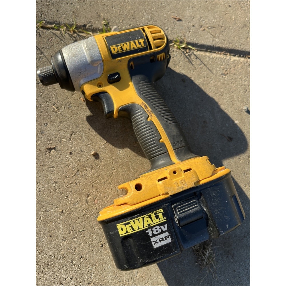 DEWALT DC825 1/4" inch Cordless Impact Driver - And Good Battery DC9096 Tested